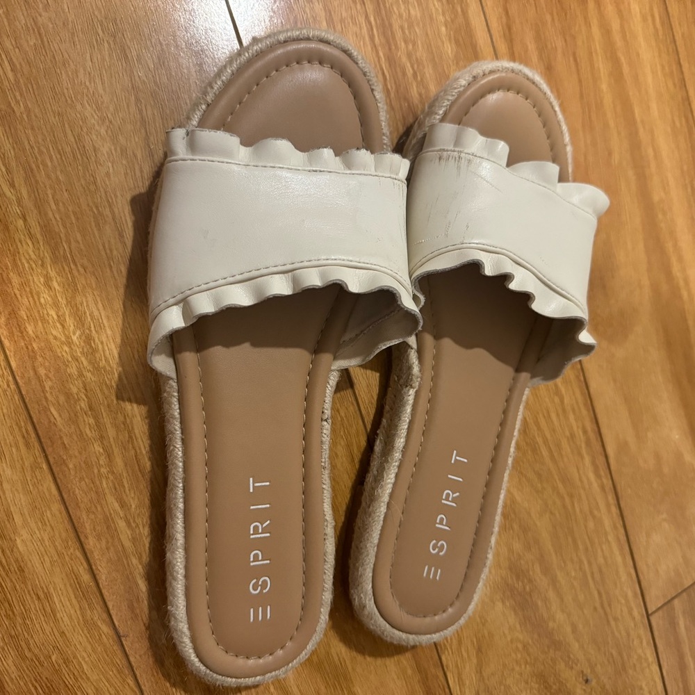 Esprit Cream ruffle Sandals
